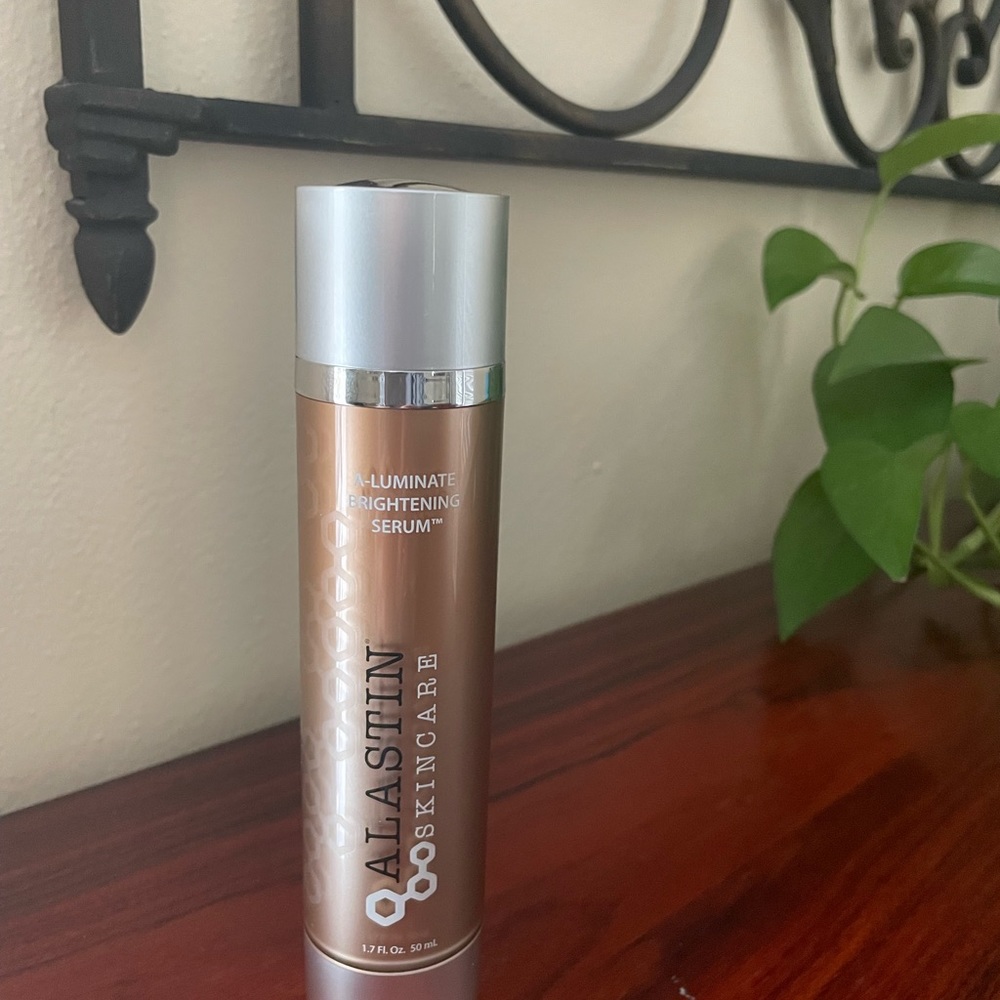 Alastin  A-Luminate Brightening serum